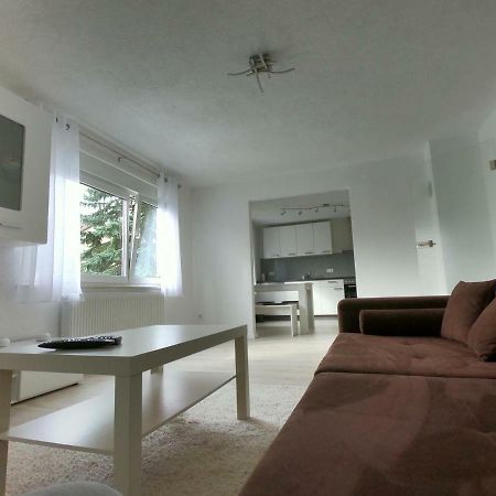 Moderne Helle 2,5 Zimmer Wohnung Mit Grossem Bad Und Kueche In 特罗辛根 外观 照片