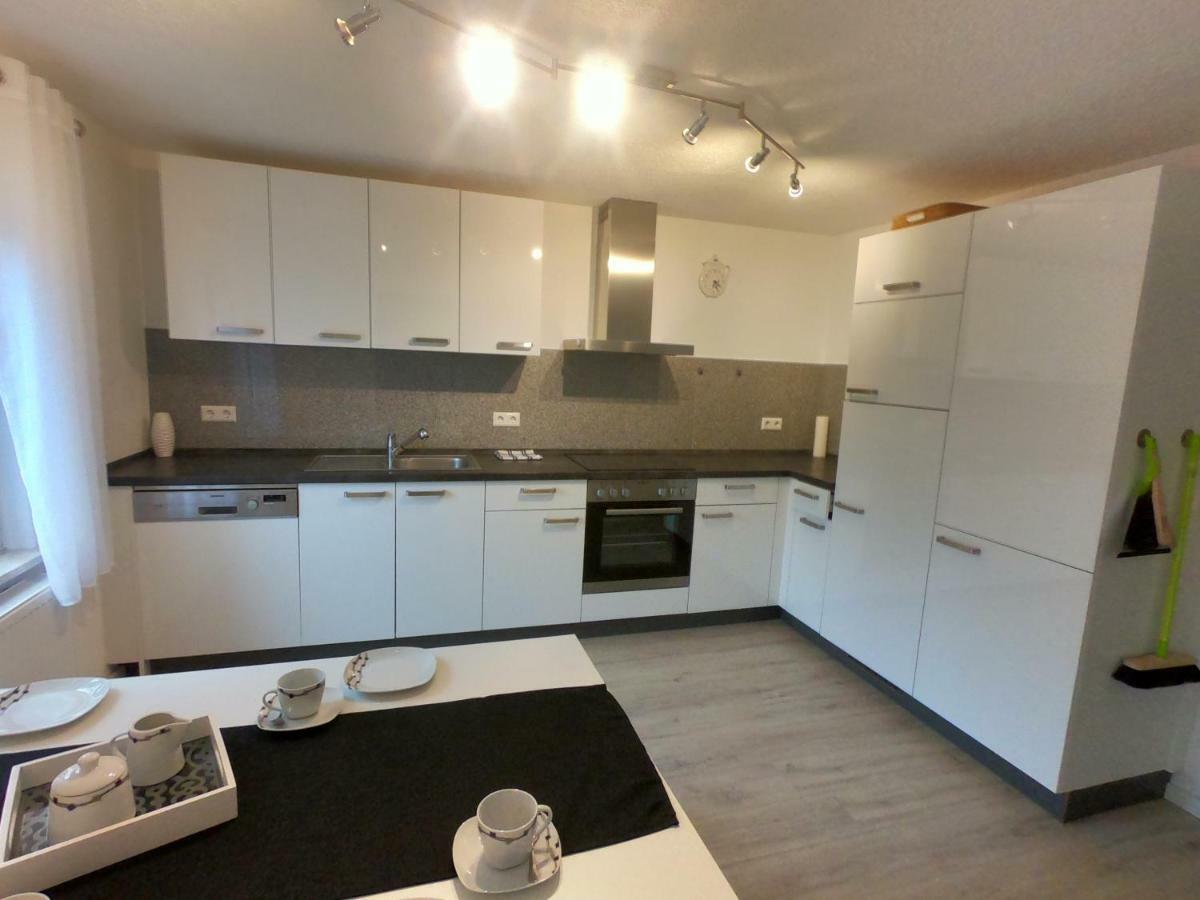 Moderne Helle 2,5 Zimmer Wohnung Mit Grossem Bad Und Kueche In 特罗辛根 外观 照片