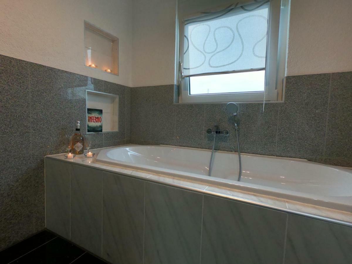 Moderne Helle 2,5 Zimmer Wohnung Mit Grossem Bad Und Kueche In 特罗辛根 外观 照片