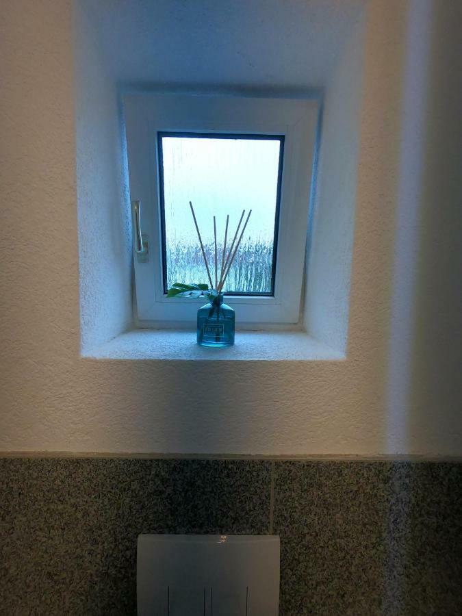 Moderne Helle 2,5 Zimmer Wohnung Mit Grossem Bad Und Kueche In 特罗辛根 外观 照片