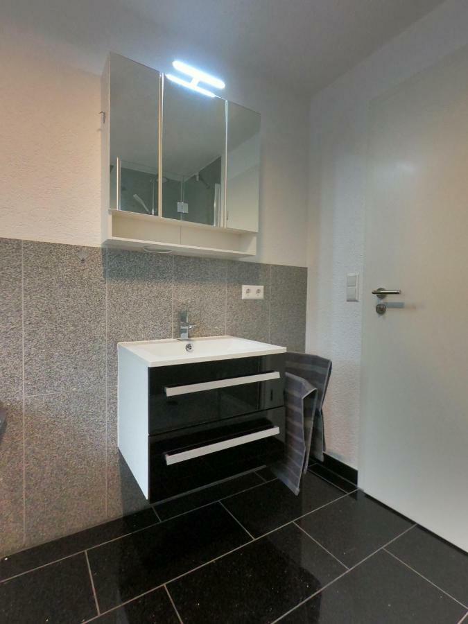 Moderne Helle 2,5 Zimmer Wohnung Mit Grossem Bad Und Kueche In 特罗辛根 外观 照片